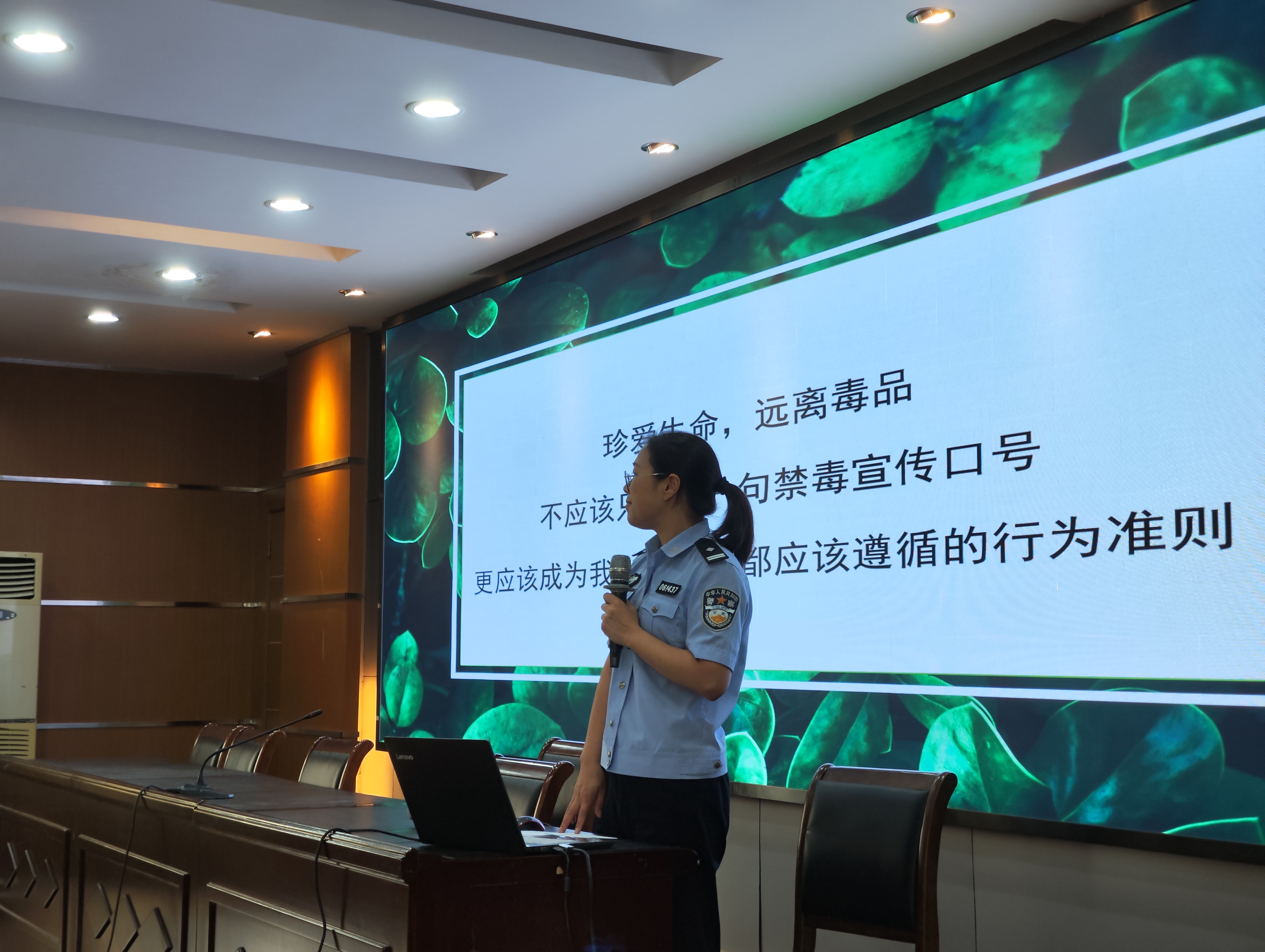 “珍爱生命 拒绝毒品 远离艾滋”——启东疾控开展校园禁毒防艾主题游园会活动2.jpg